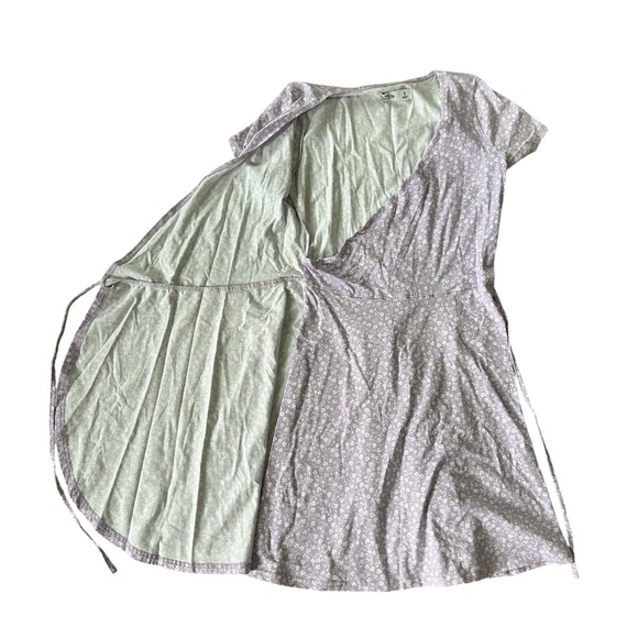 Hollister Wrap Dress Purple with White Flowers Size S - Picture 4 of 8